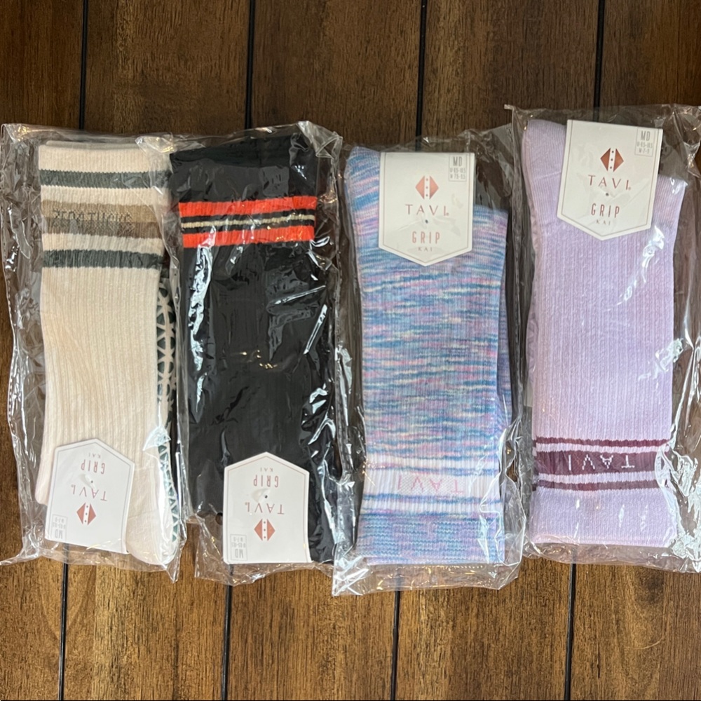 TAVI barre grip socks 4 pack Women's medium
